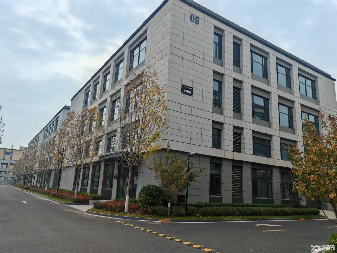 小独栋 带校园 两层结构 大产权 可贷款 - 2