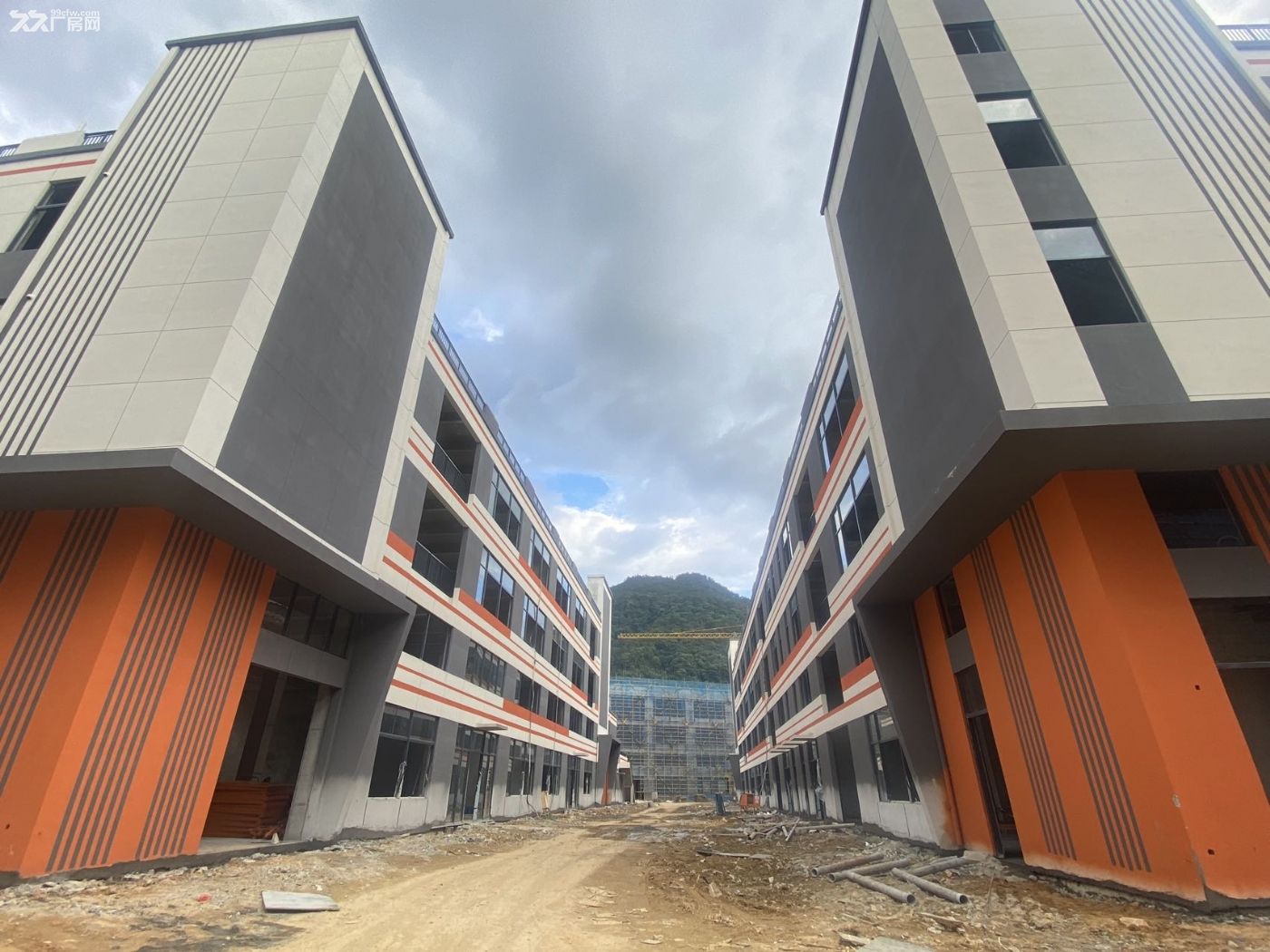 总价348万，首付仅2成，全新一手标准厂房