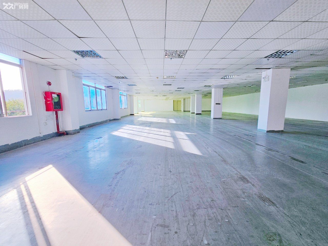 宝安西乡铁岗水库路300-500-880-1380平米厂房低价出租不限行业