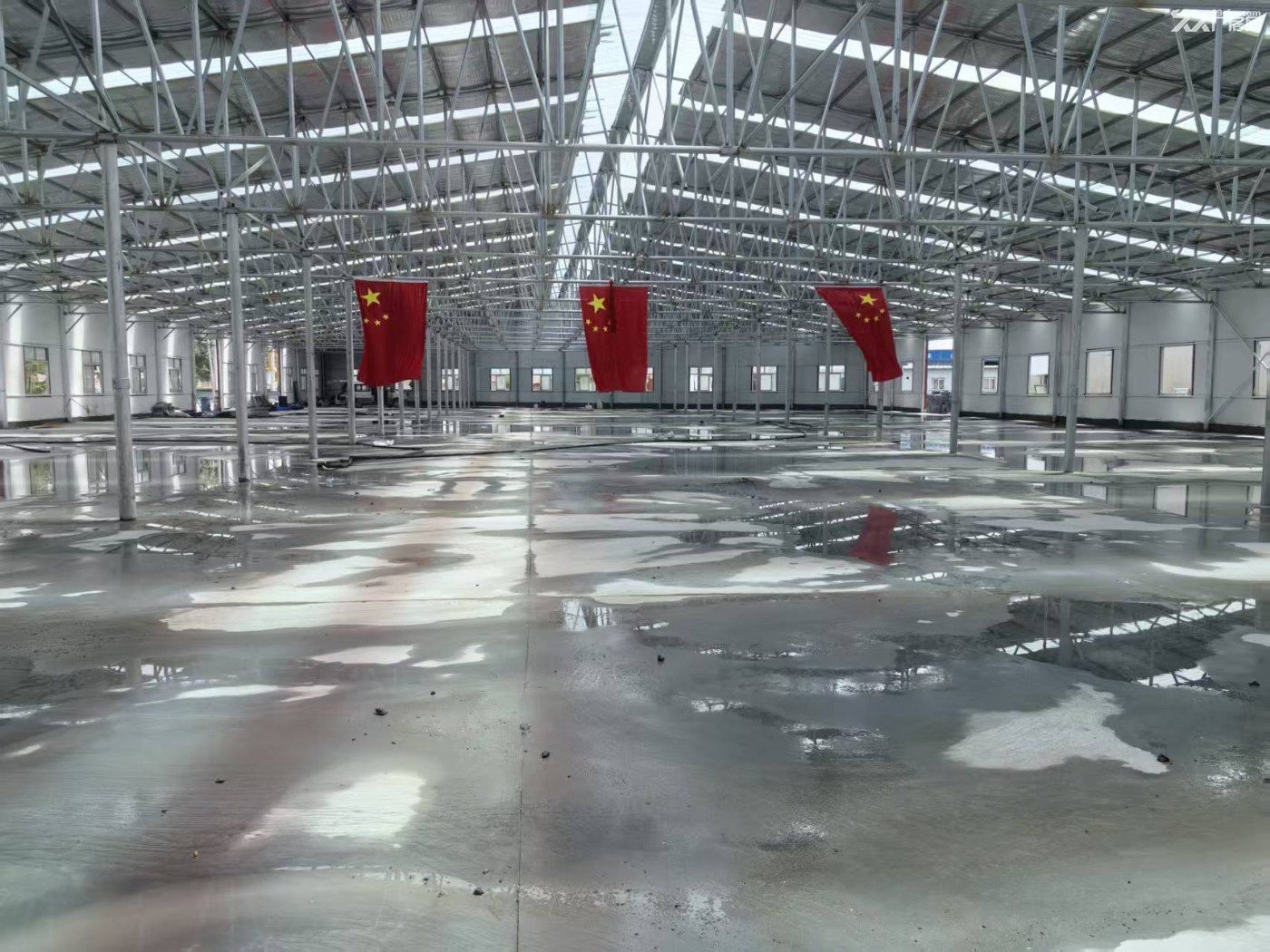 该厂房位于马三家国际物流园旁边,占地11亩,厂房面积4500平,另有办公