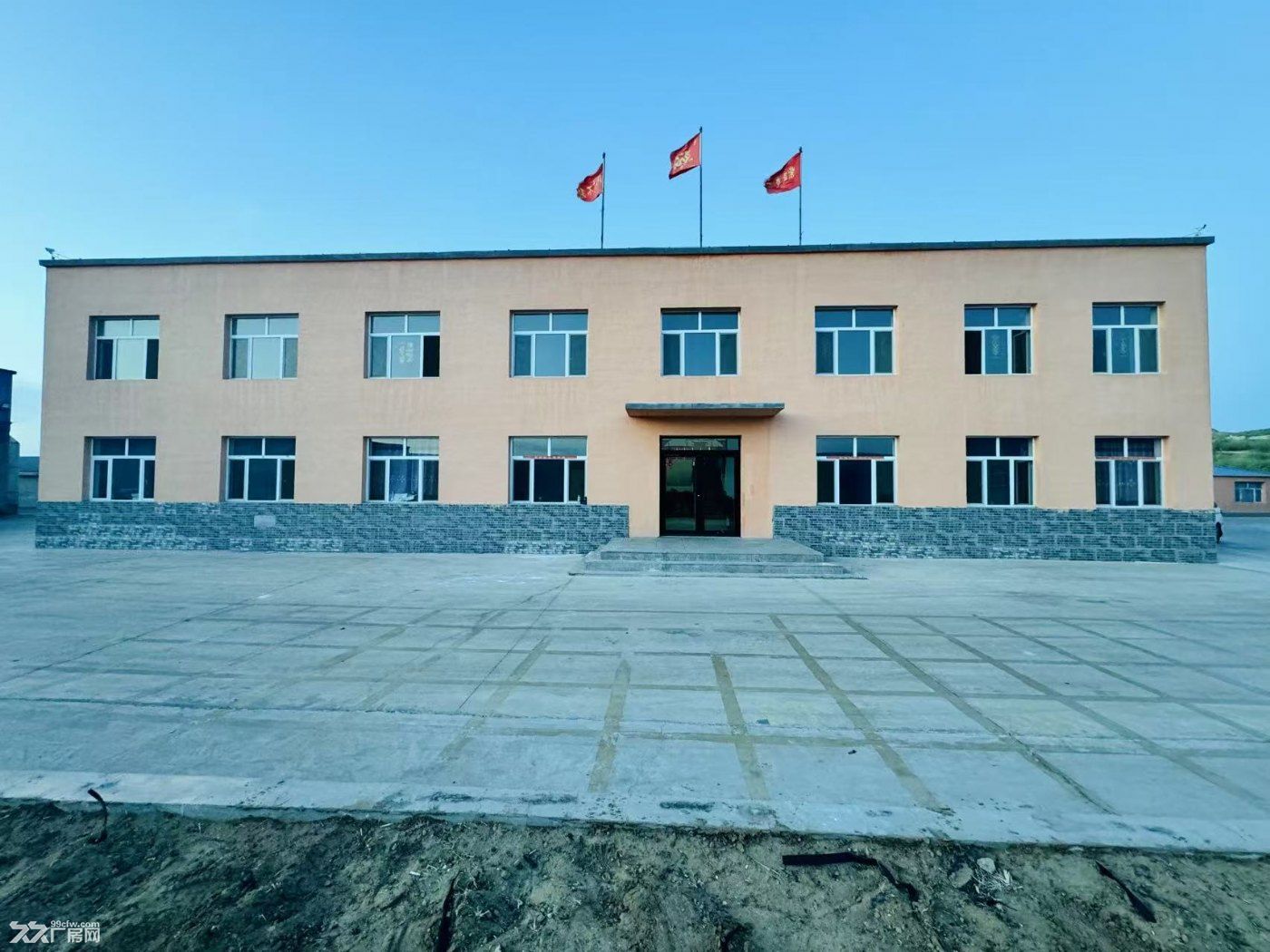 出售赤峰市工业园区实体工厂，有环评，有房本，化工园区，位置好，交通方便，可进大车 - 8