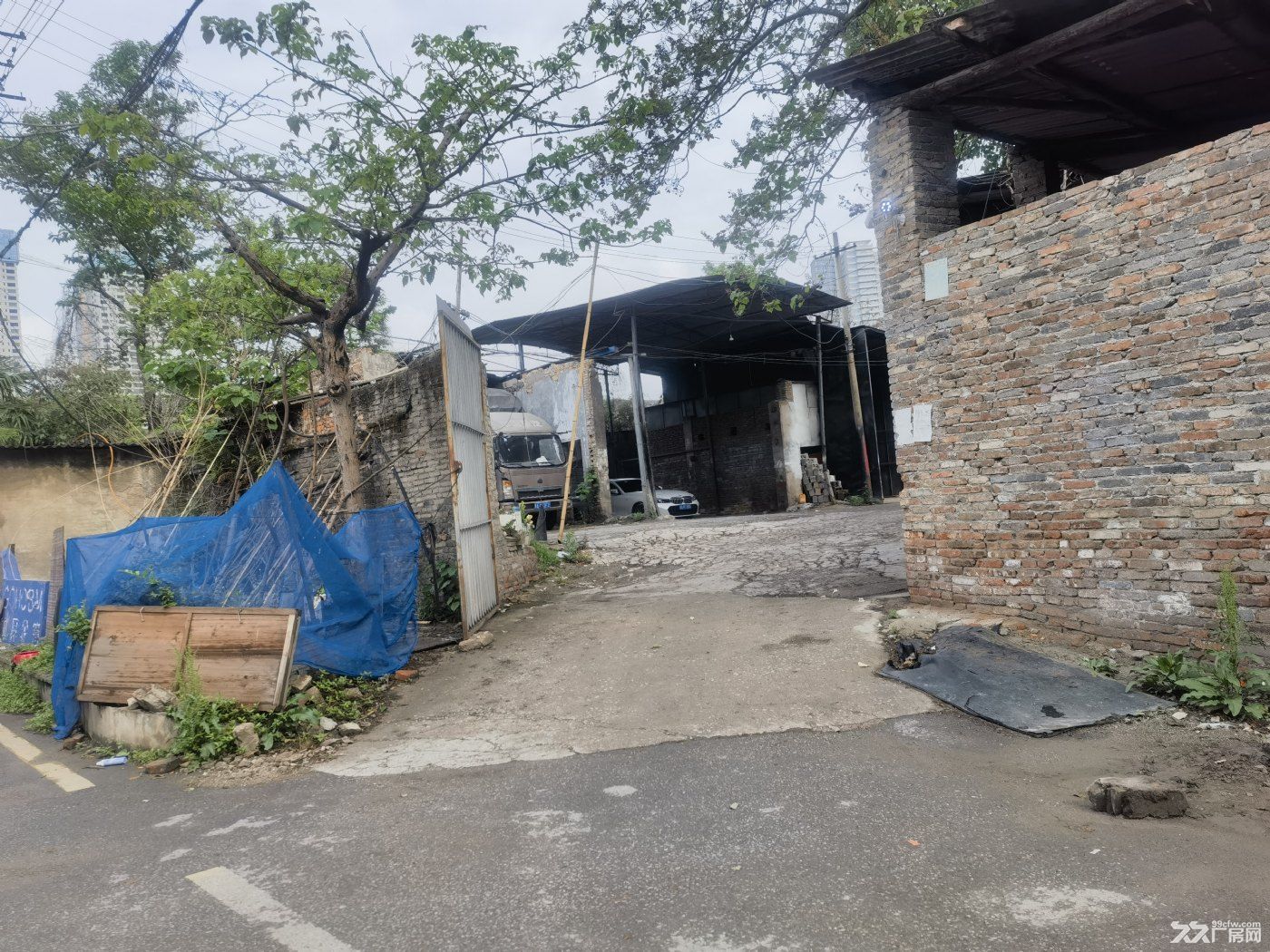 南明区甘荫塘面积1800带办公住宿厨房