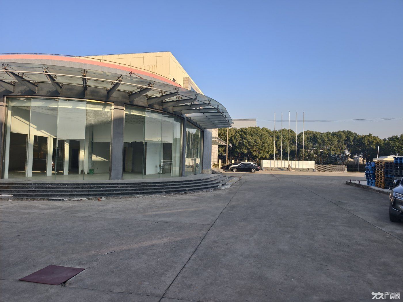 圆型独栋700平有展厅办公,可做加工生产研发仓库电商行业
