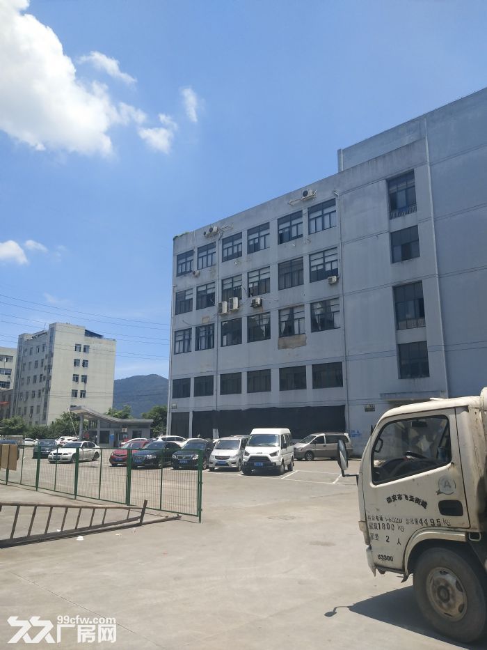 上汇1楼1144平方，适合做仓库，有需要请及时联系我 - 2
