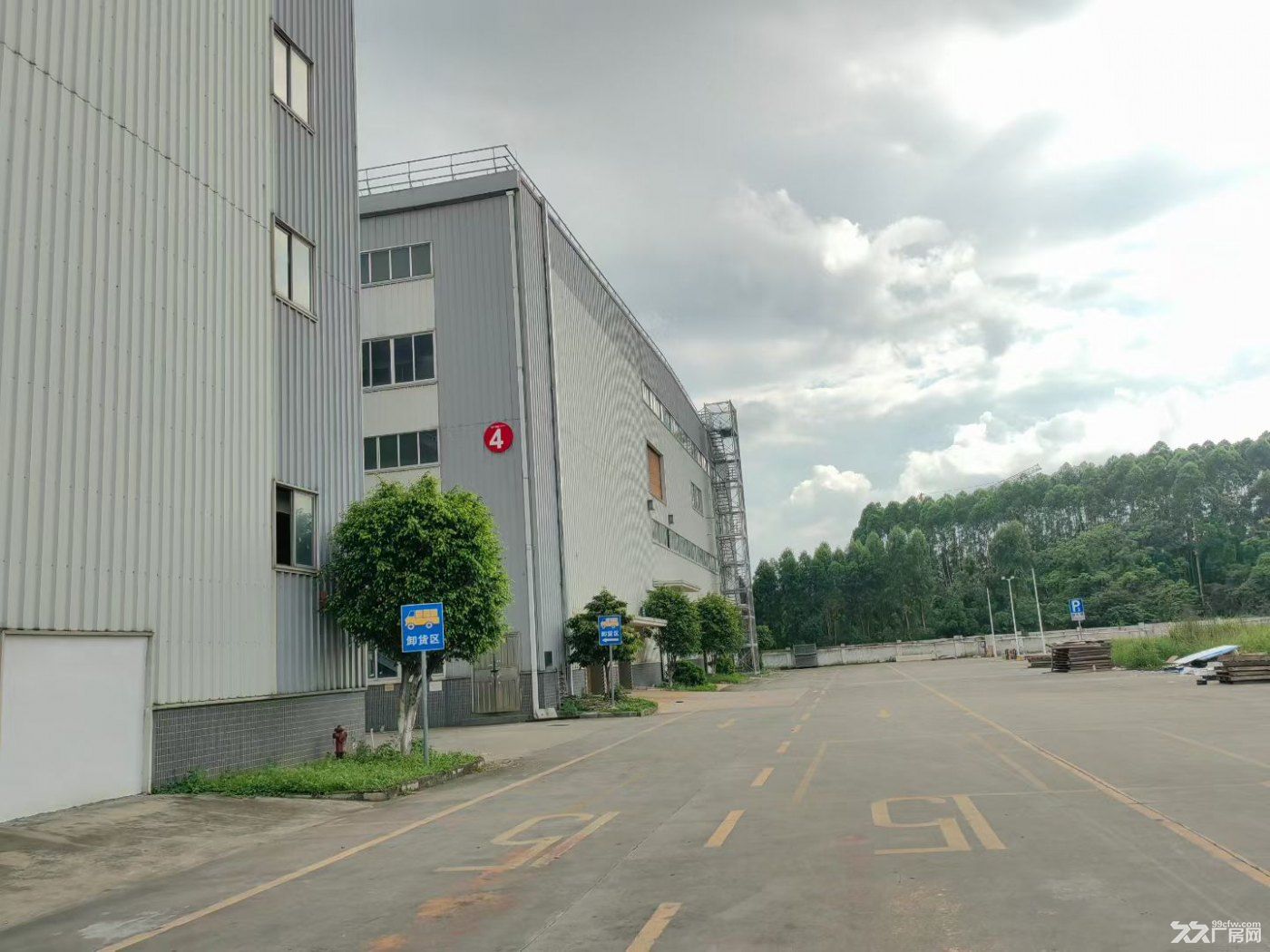 厂房出租现成装修,航车,电缆,办公室等,即租即用