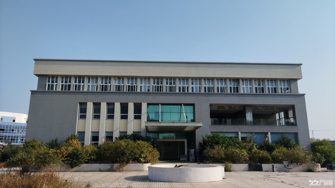 广州厂房,占地48000方,建面24000方, 一口价仅售9100万,评估3亿。 - 2