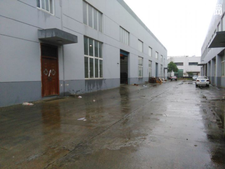 开发区厂房1700平方米，有行车，水磨石地面?办公室400平 - 2