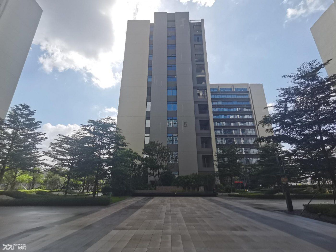 龙华区福民地铁新建工业上楼红本厂房单层面3560平起