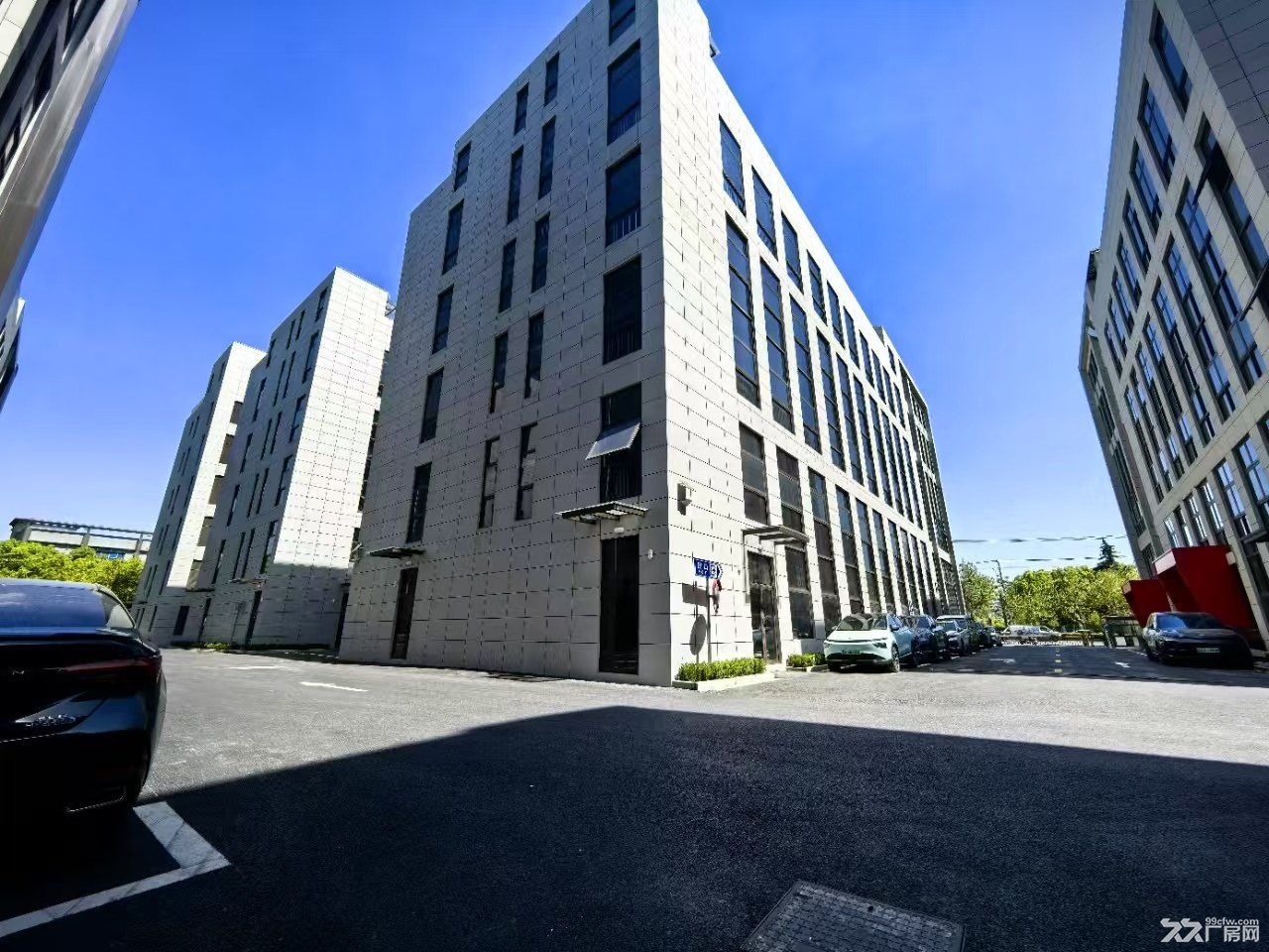 松江九亭高科技园区独栋2500平厂房出租,可分层出租