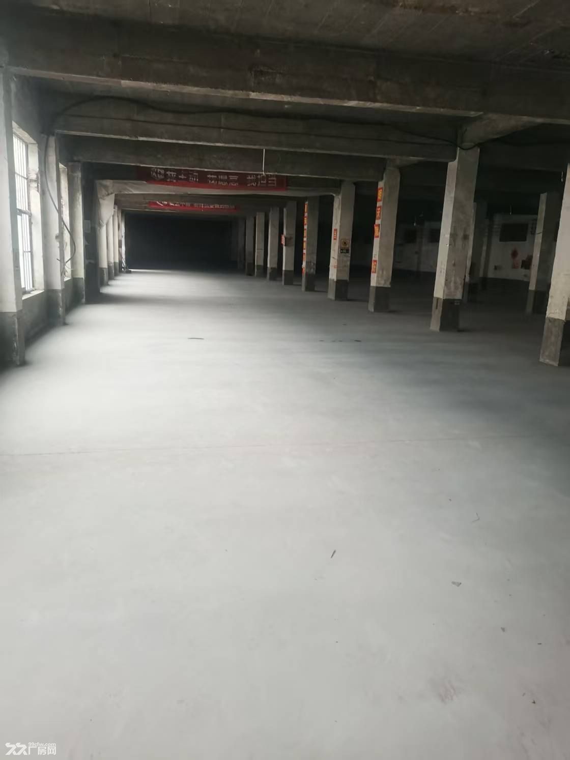 厂房出租约3000平，水电齐全，交通便利，有提升机，有办公室，有宿舍