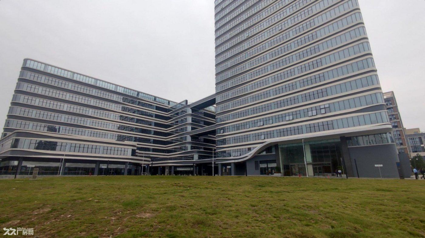 深圳坪山区全新工业上楼红本厂房单层面积1500平方起首付两成