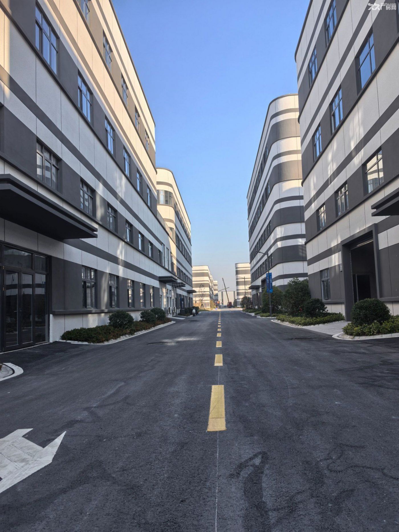 朝阳路旁 三层独栋 单层1000方 国土现房清盘特惠 - 7