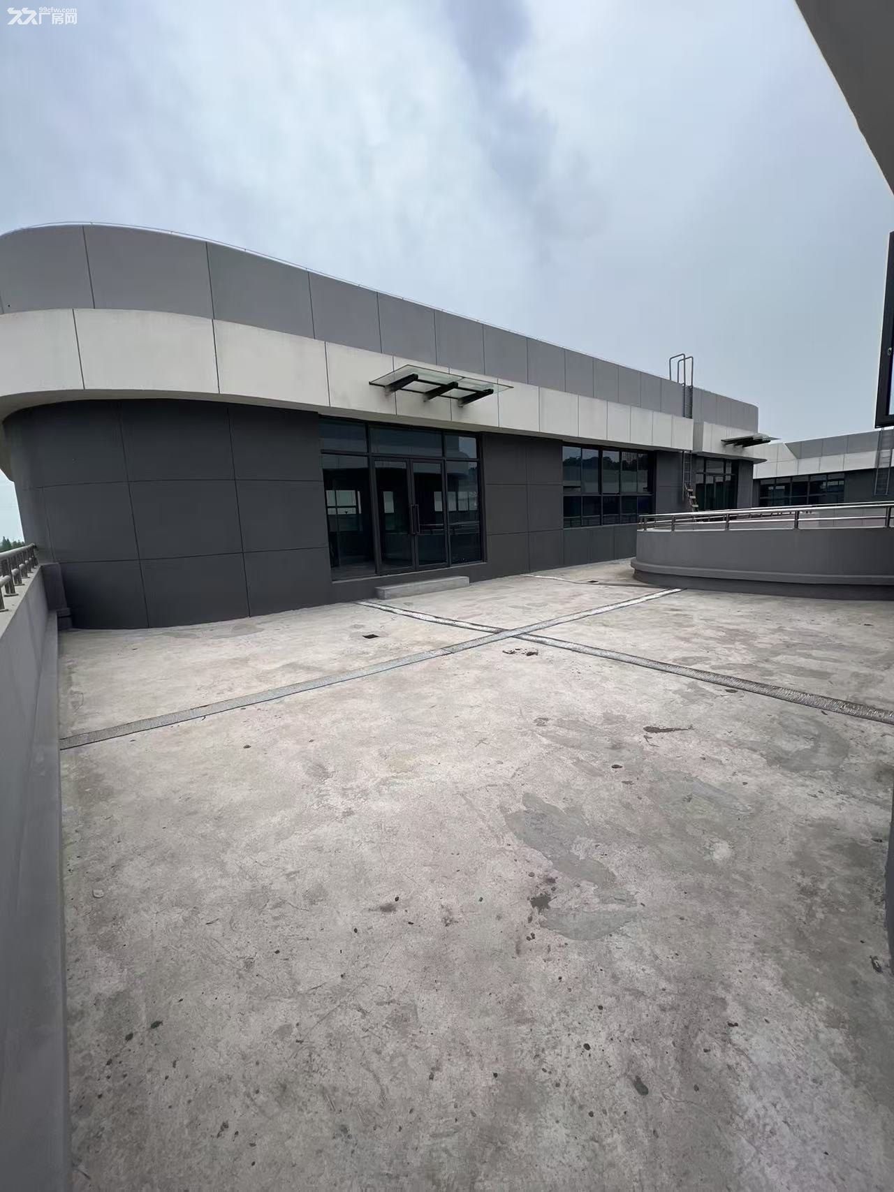 独栋厂房赠送露台,一年办证