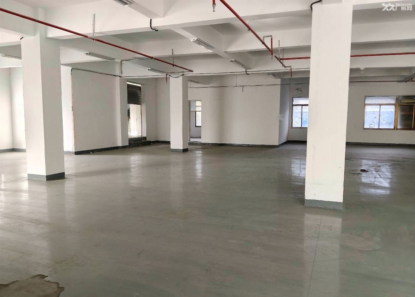 房东出租：房东直租：白鹤楼上仓库出租，320平，570平650平，大货梯