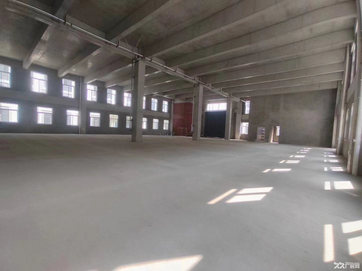出售地铁口新建3200平独栋厂房,交通便利,可办产证