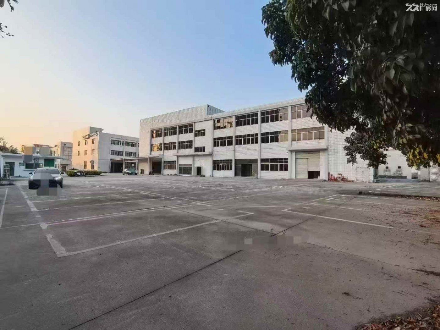 深圳福永独门独院厂房8100平米出租 空地超大