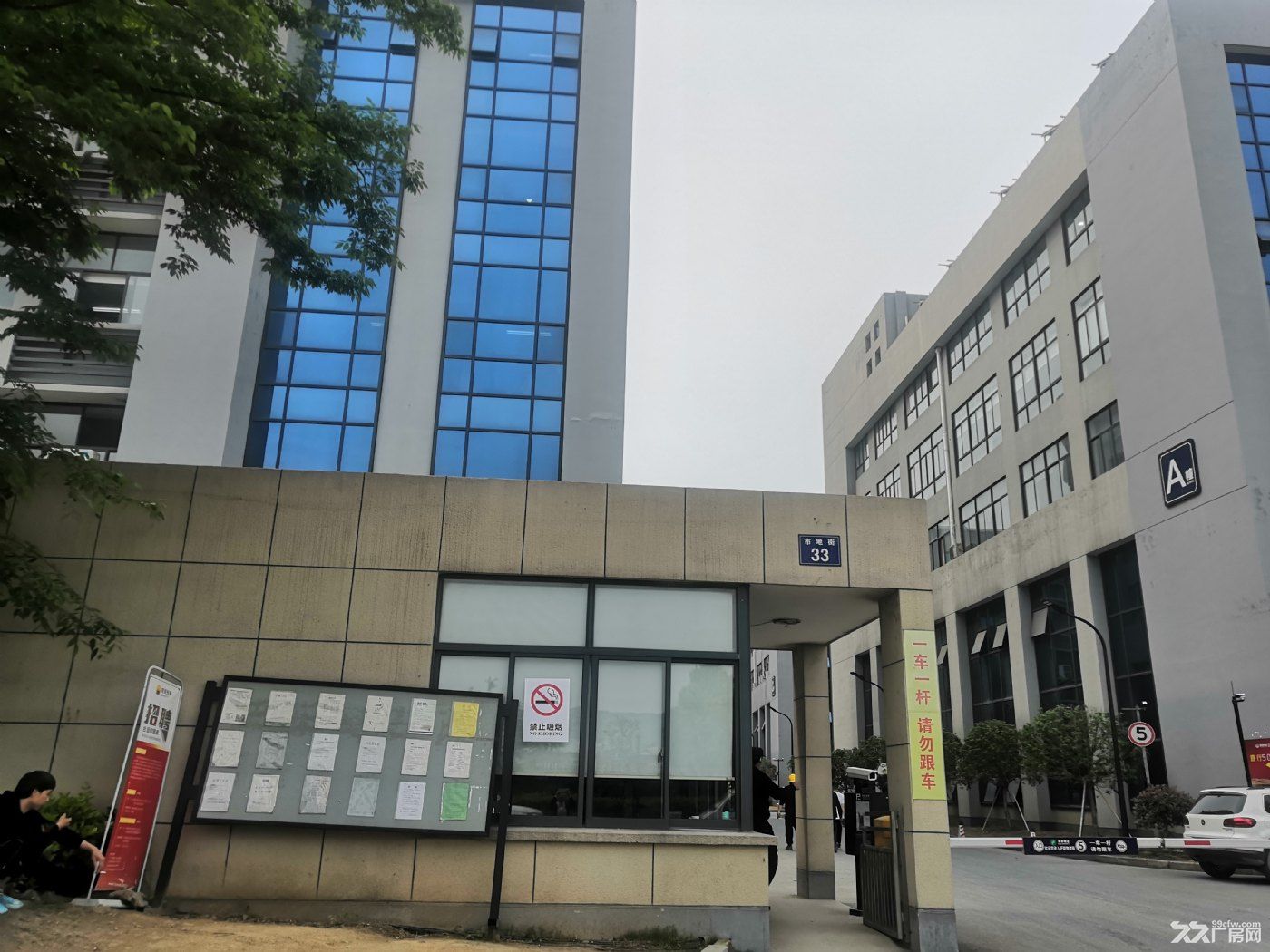 临安青山湖13万方的高标坡道仓库出租 - 2
