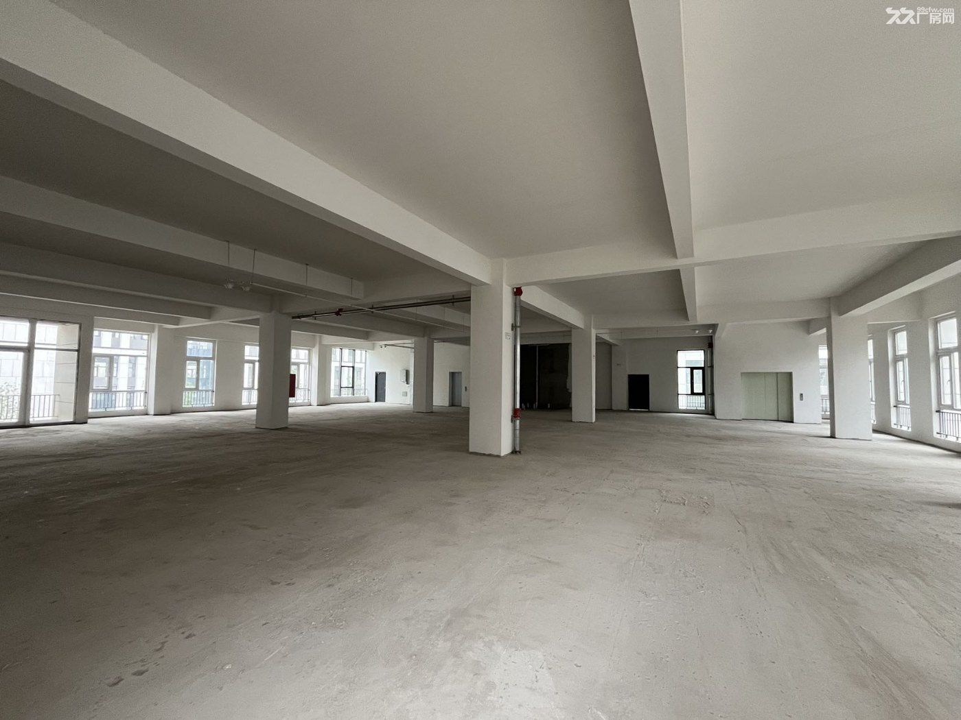项目依托北京大兴新国际机场,承载成长型企业和高端科技研发的高精尖技术企业。 - 8