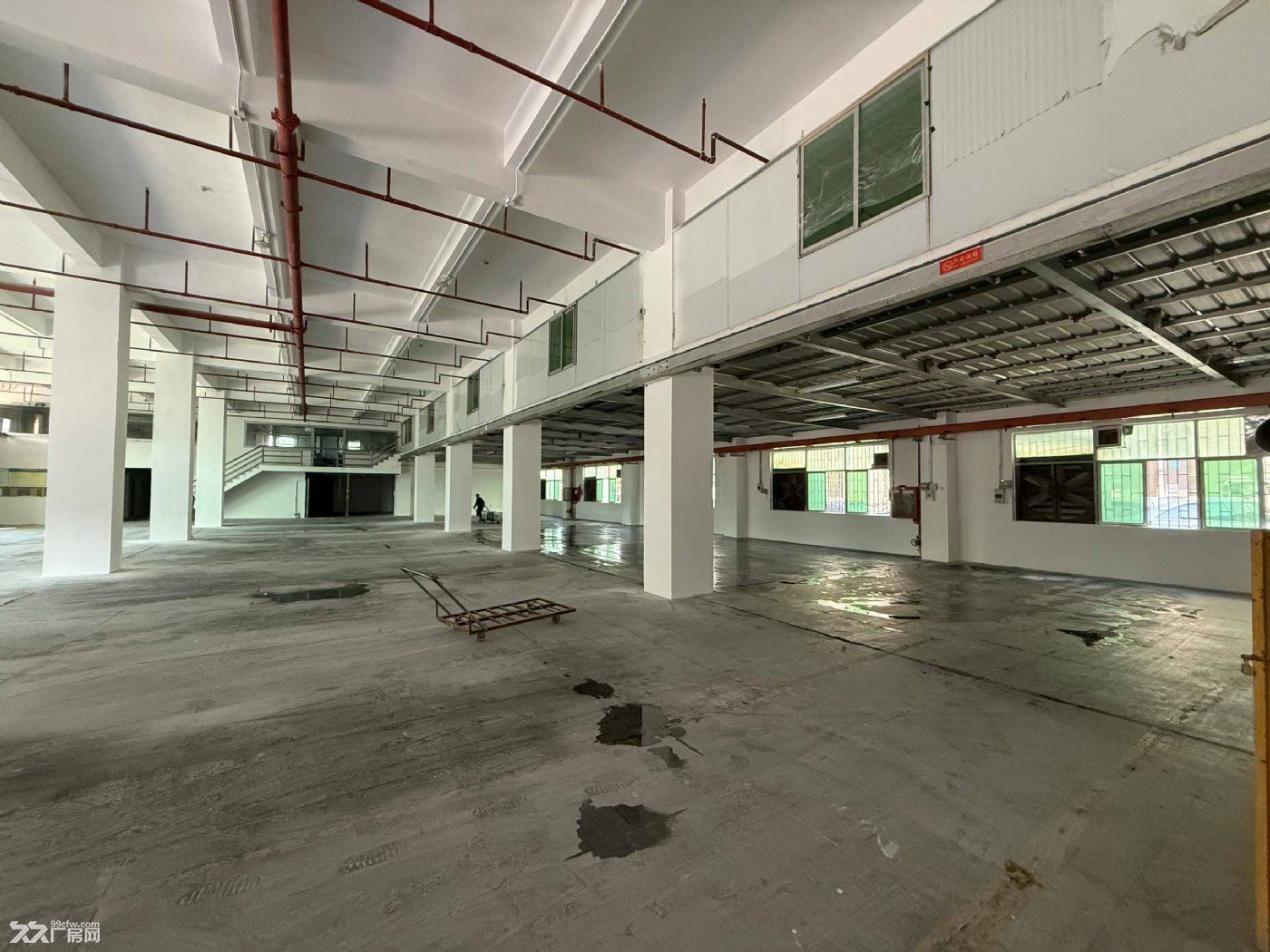 坂田乐荟中心附近一楼面积2000m² 厂房出租 - 2