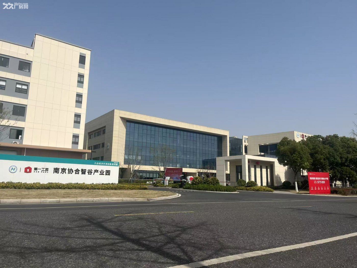 两层半独栋现房 8.1米层高 价格可议 公交直达 配套齐全