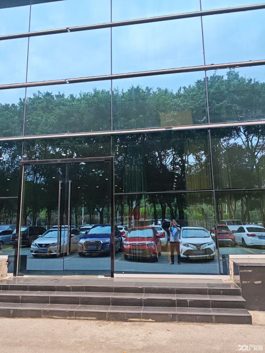 超大全景落地窗,空间灵活分割适合多元化商业运营,精装交付