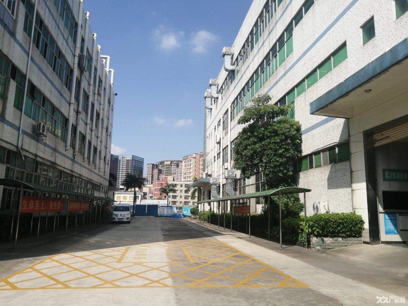 观澜大富工业区精装修720平形象好空地大20元每平 - 2