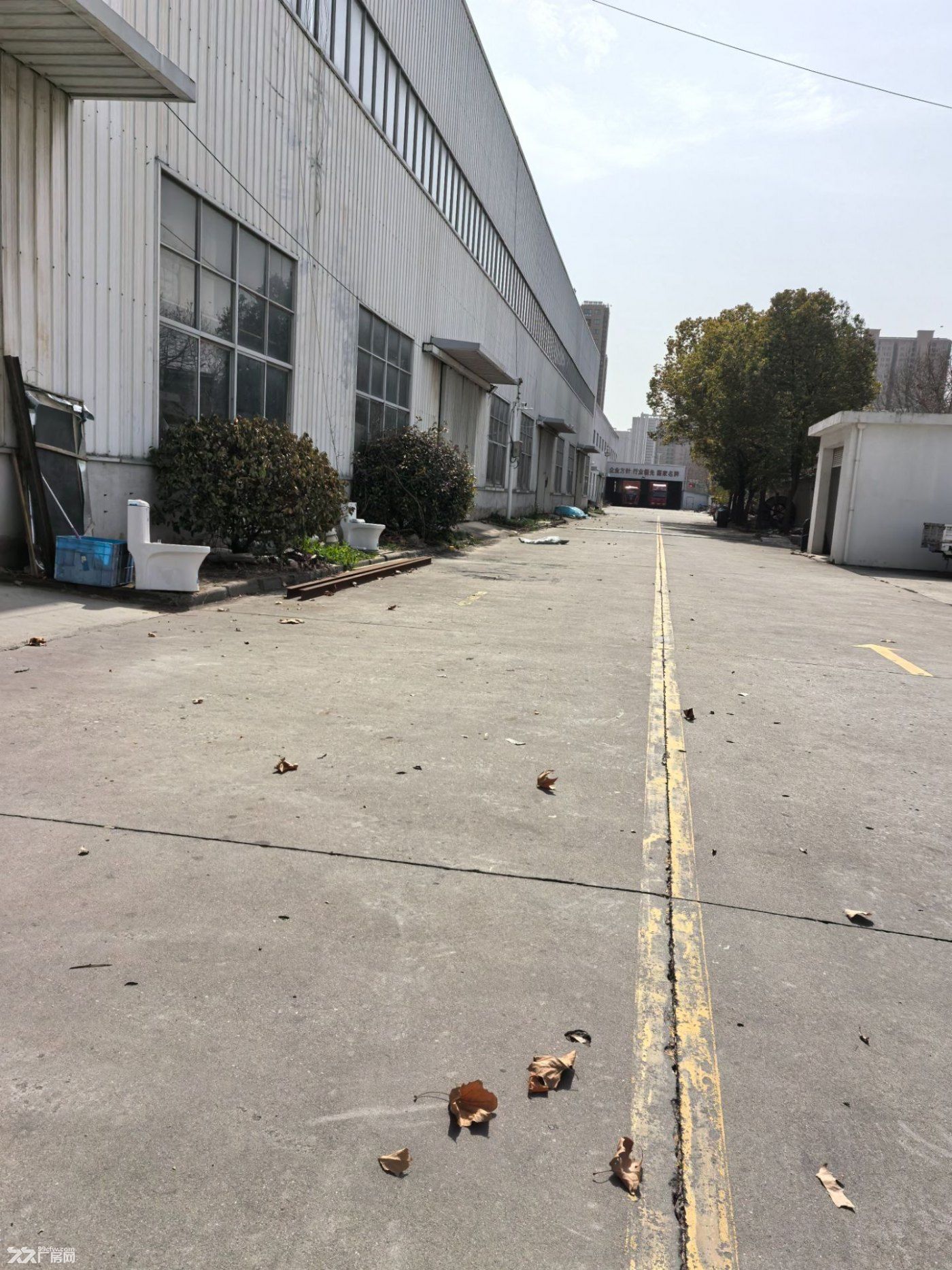 泰州苏北广场,自家厂房对外出租,水电齐全,交通便利,价格可谈。 - 2