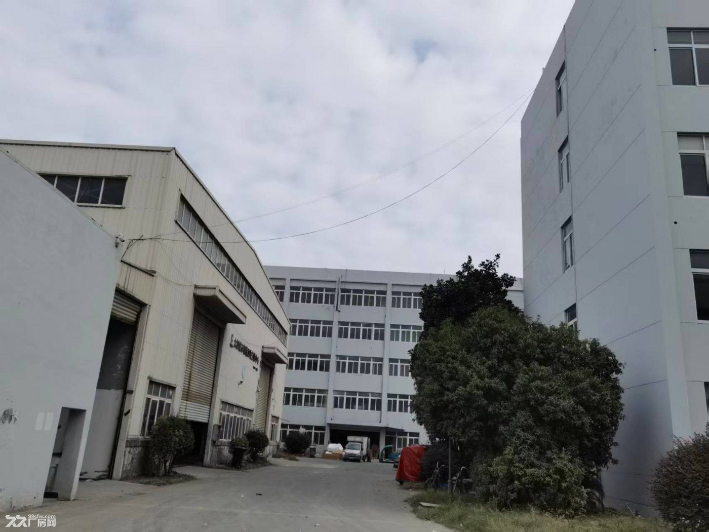 杭州拱墅区康桥工业园区的厂房办公楼,层高14米、带行车、可灵活分租