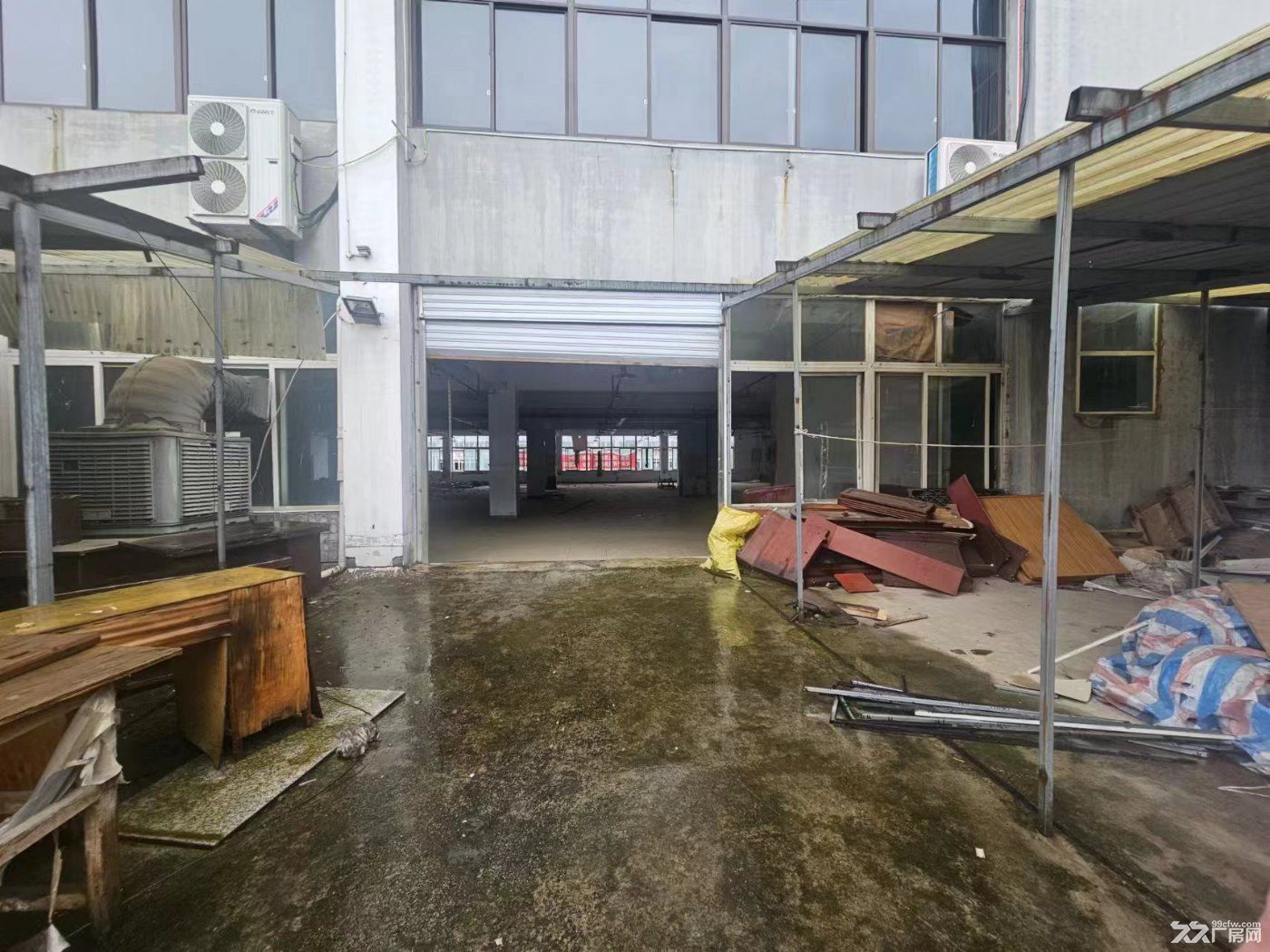 璧山城区二楼厂房出租出售,面积1264㎡,赠送露台300㎡,单价最低10元出租。 - 3