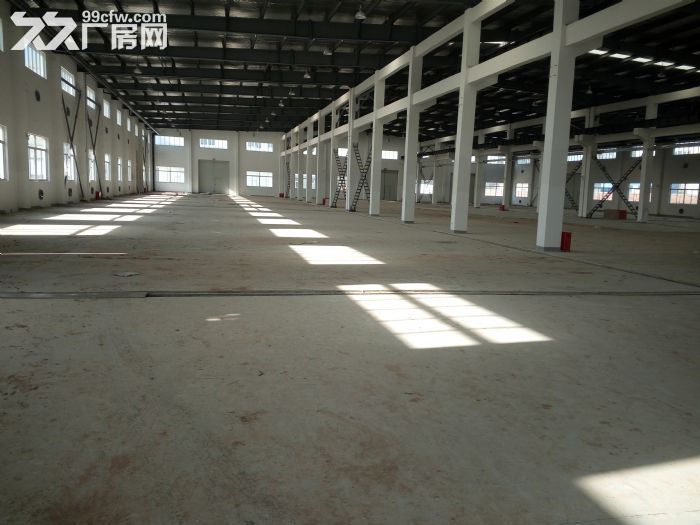开发区7000平方米厂房出租,高10米,有行车轨道 水泥场地
