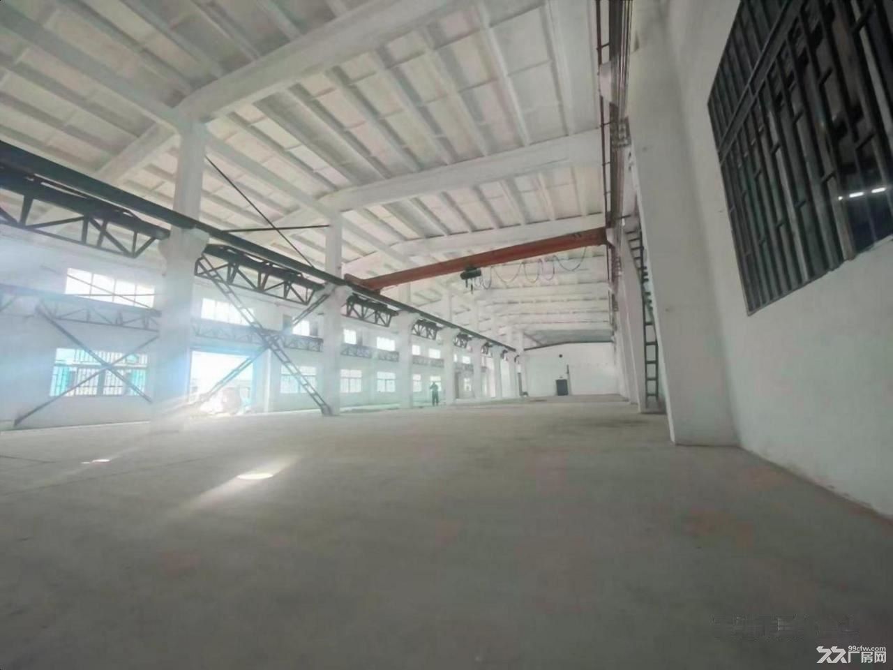 黄渡春浓路299号单层11米带行车厂房出租 - 2