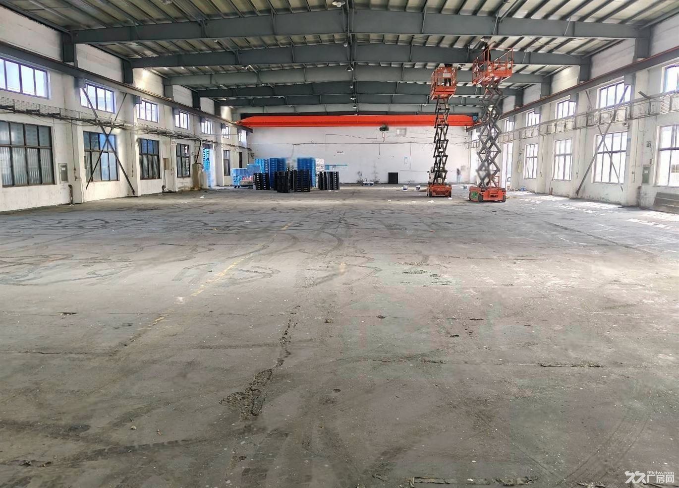 房东直租:青浦工业区独栋单层带航车厂房1100平,场地宽敞,有空地 - 2