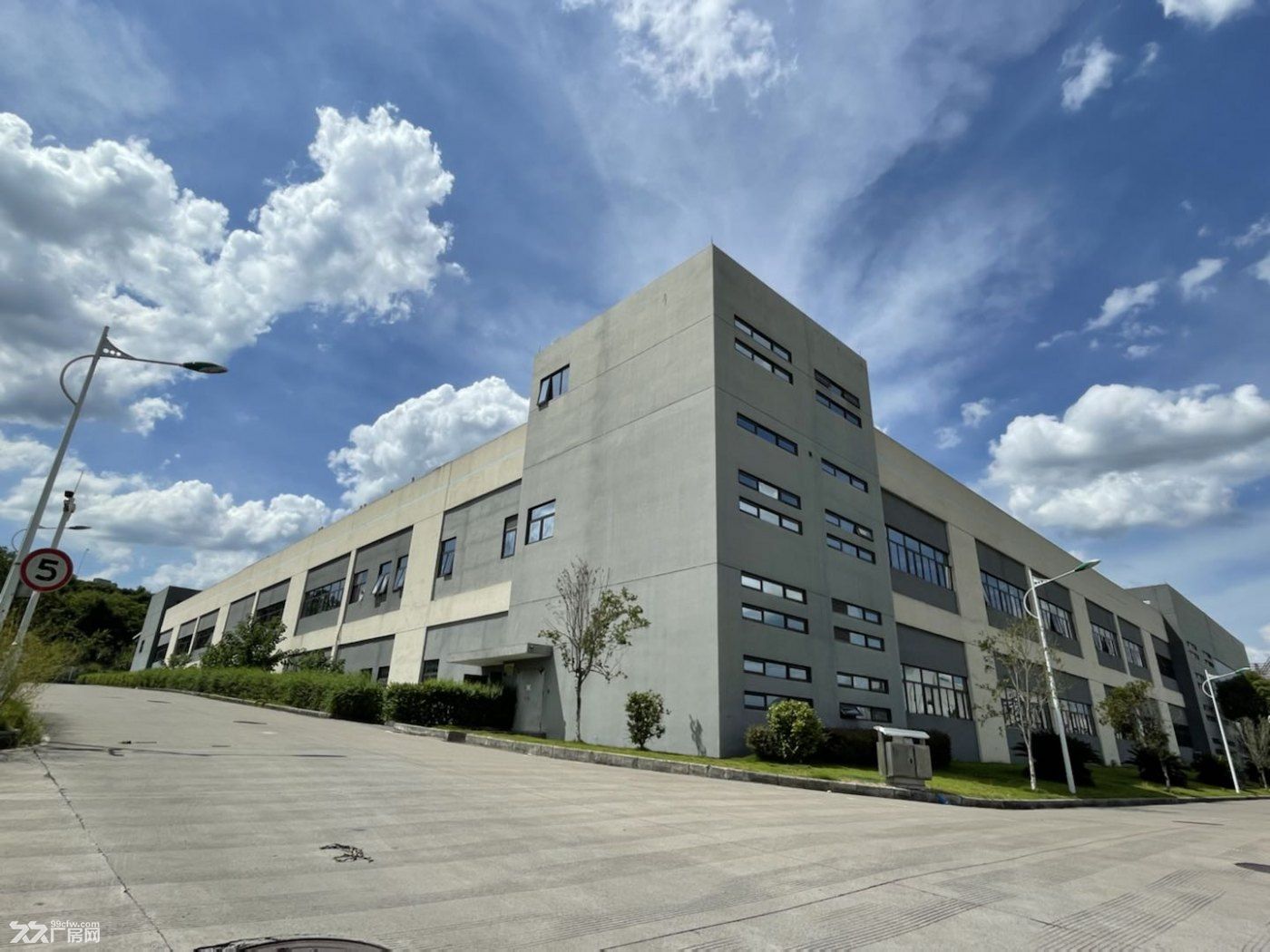 重庆北碚水土工业园区厂房出租,千级无尘车间,配置仓库,货梯,办公区,宿舍,食堂。