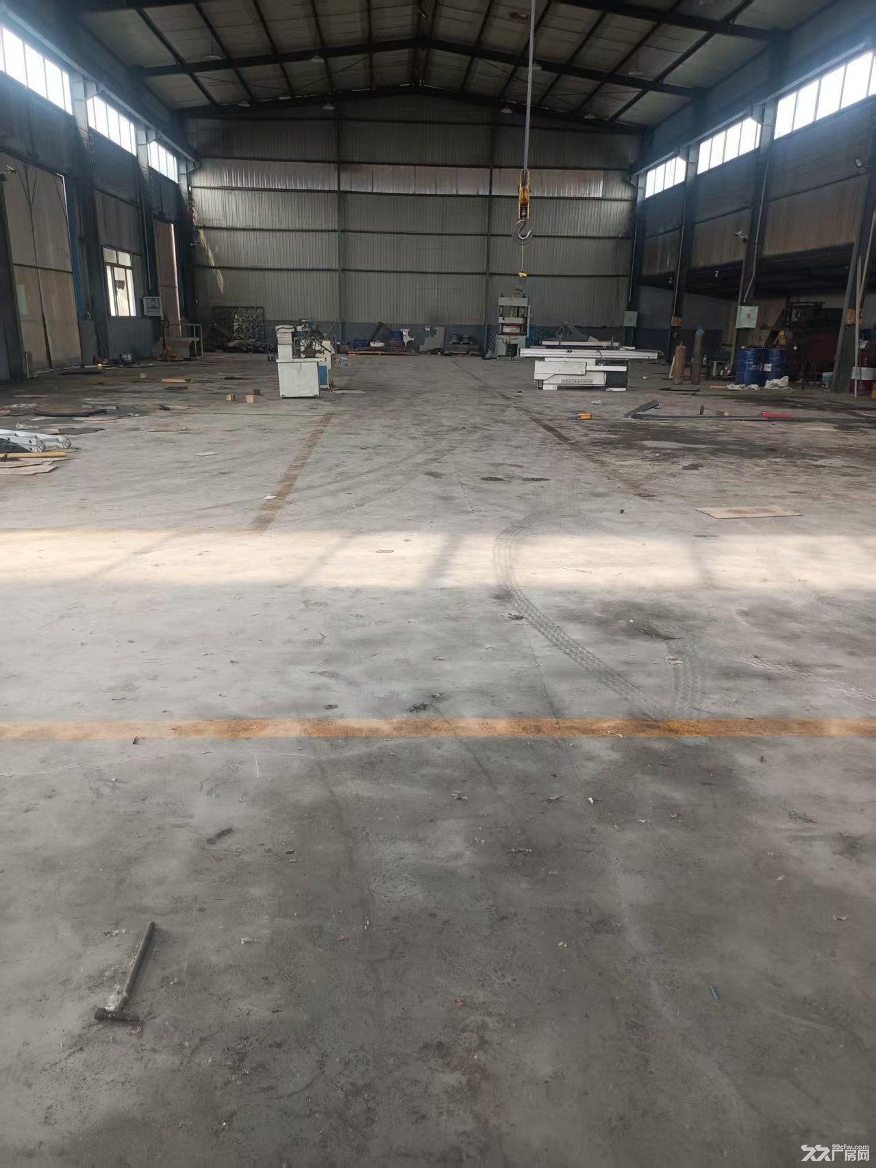 中通驾校南 独院标准厂房高9.8米行车5吨面积961配仓库
