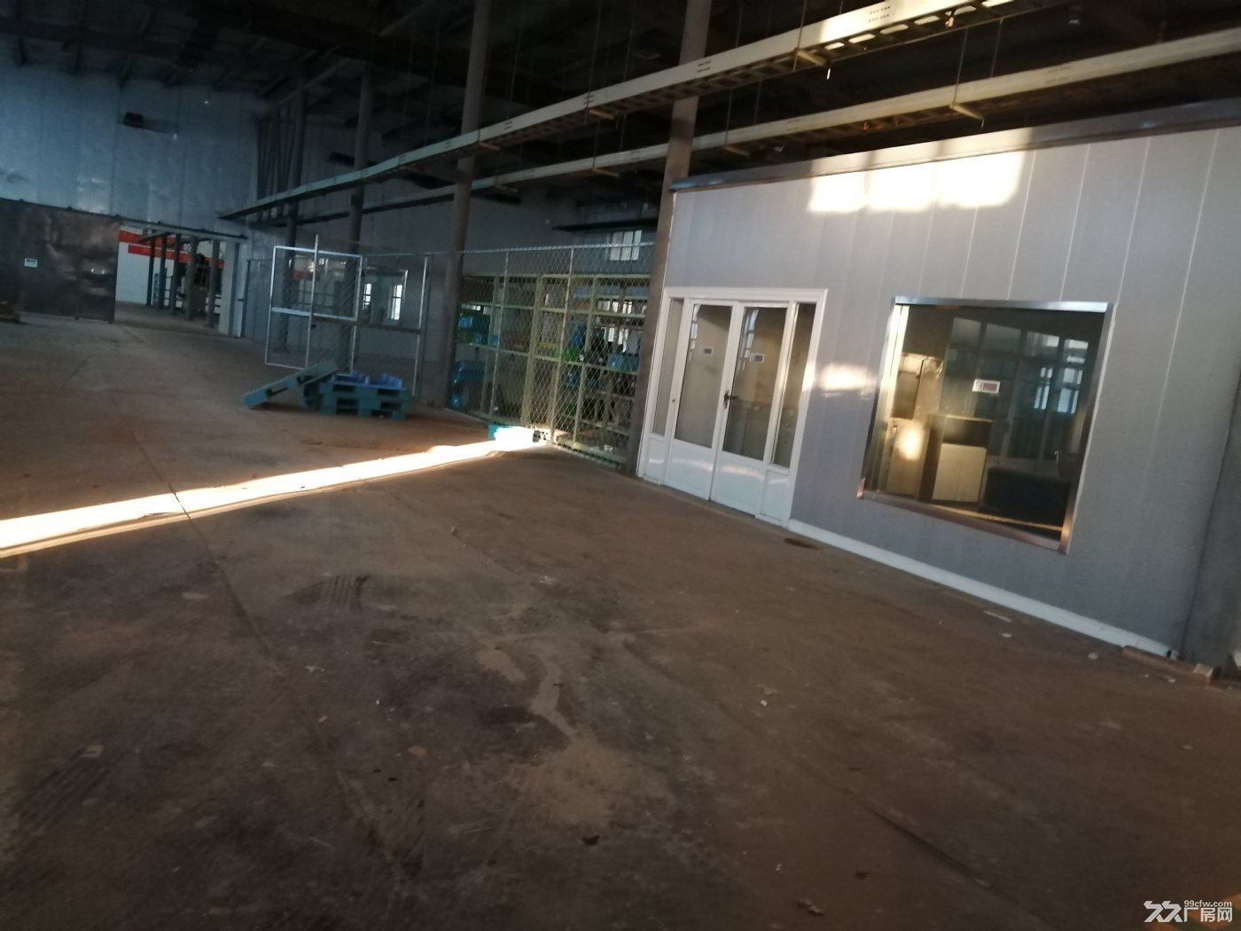紧邻高速口标准厂房出租