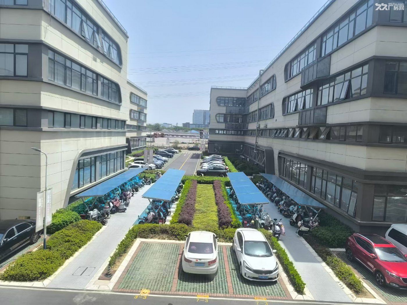 江北快速路旁，花园厂房