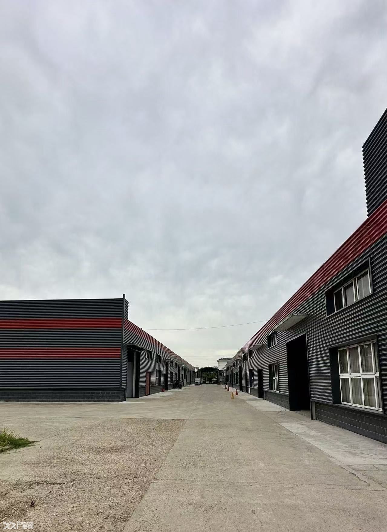 在城市主干道旁边周边生活配套齐全招工方便 - 3