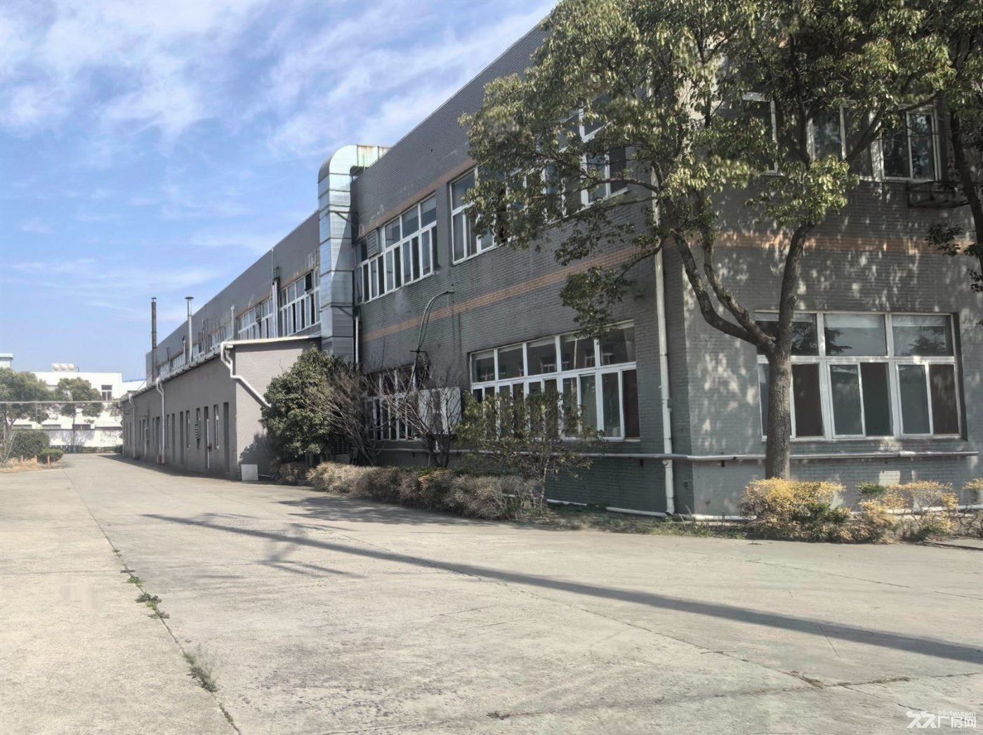 。物业安亭104地块独门独院,一手房东,配套设施齐全,园区场地大
