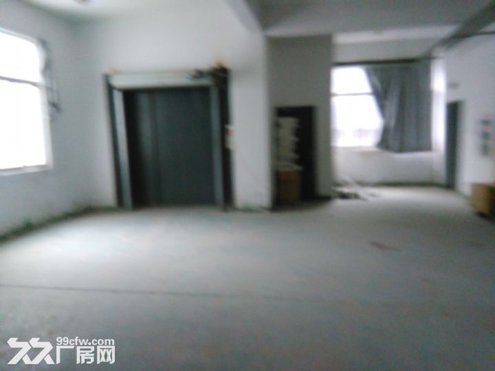 开发区楼上厂房出租，有货梯。 面积500--3000平方米， - 2