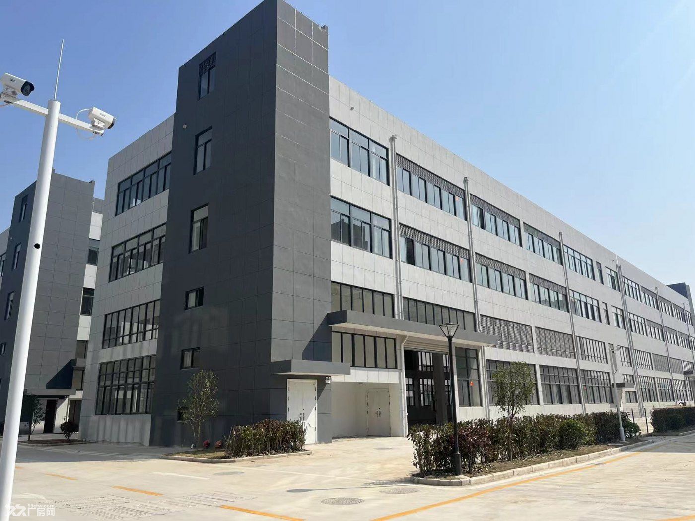 三层砖混厂房出售 首付二层 可按揭 50年产权