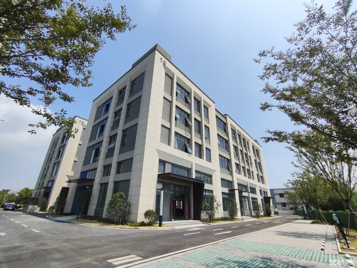 层高7.8米,全新50年产权,带牛角,可架行车生产厂房 - 3