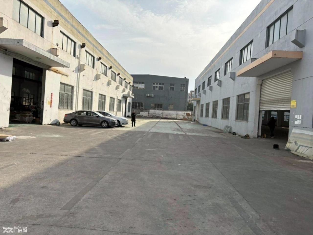 无花桥独门独院2000平方厂房高度10米行车5部 - 2