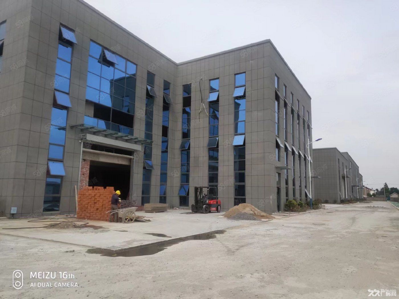 二期单层厂房建设中,独栋双层厂房出售,现房交付。 - 4