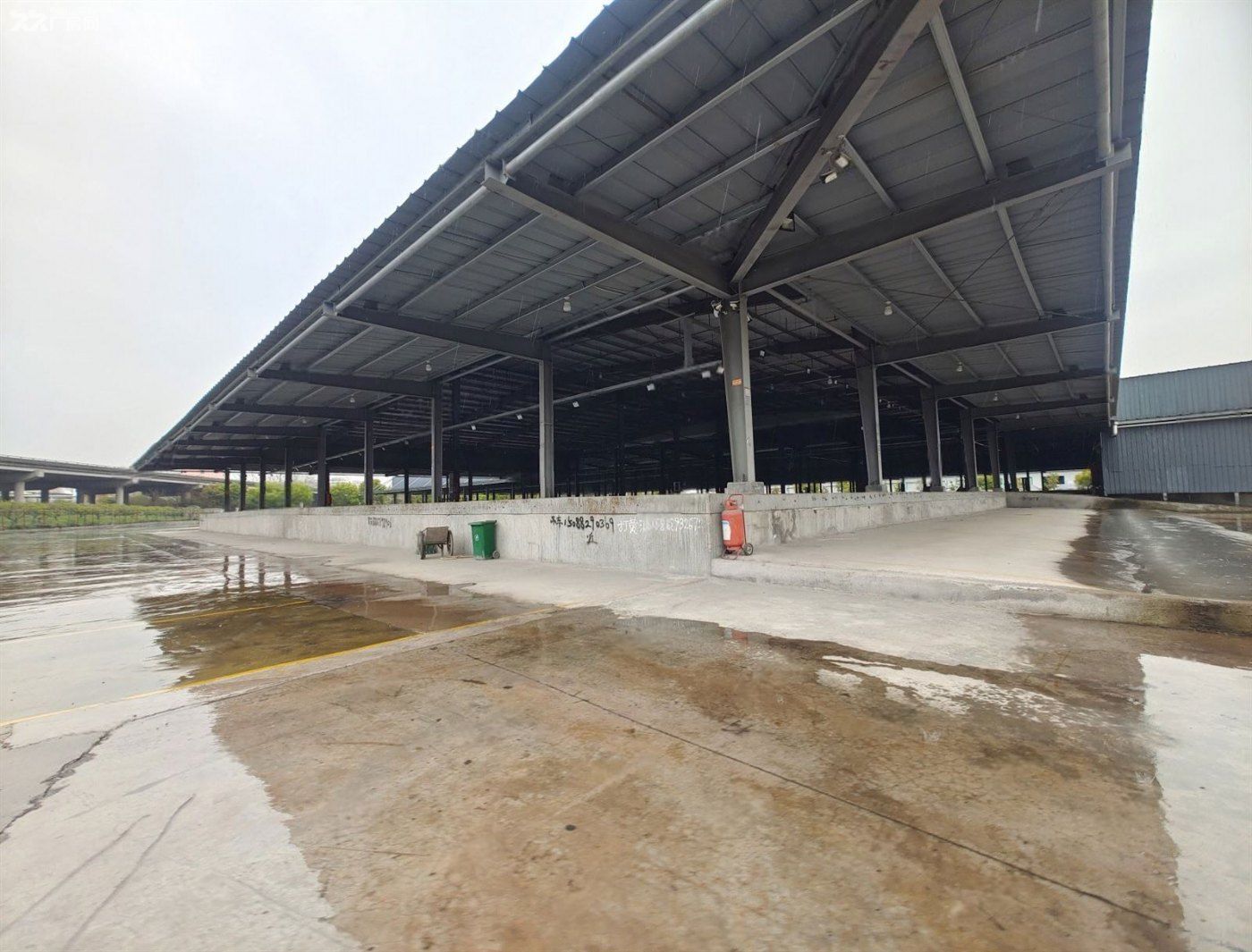 高台库 12000平 可分租 场地大 层高11米 位置好
