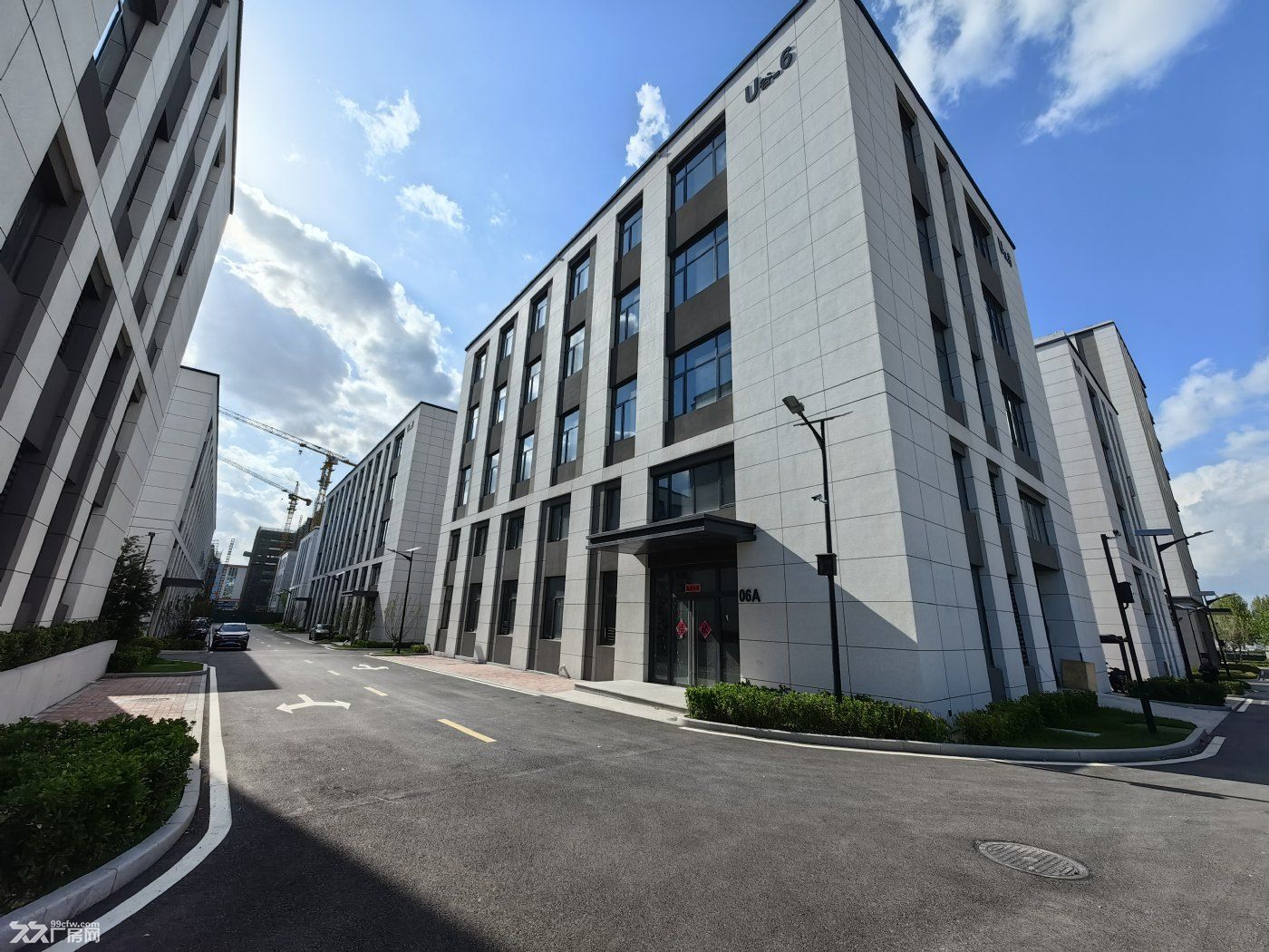 经十路585平米办公楼厂房出售 - 2