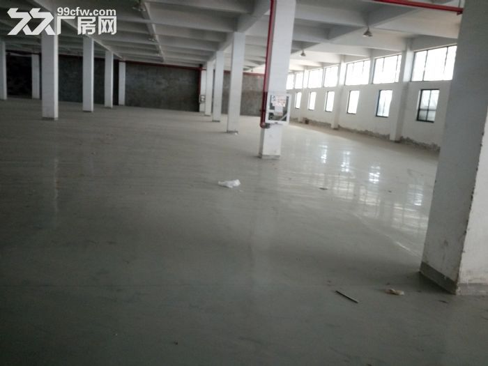 开发区4400平厂房出租，可分租1300平，环氧地面 可分租
