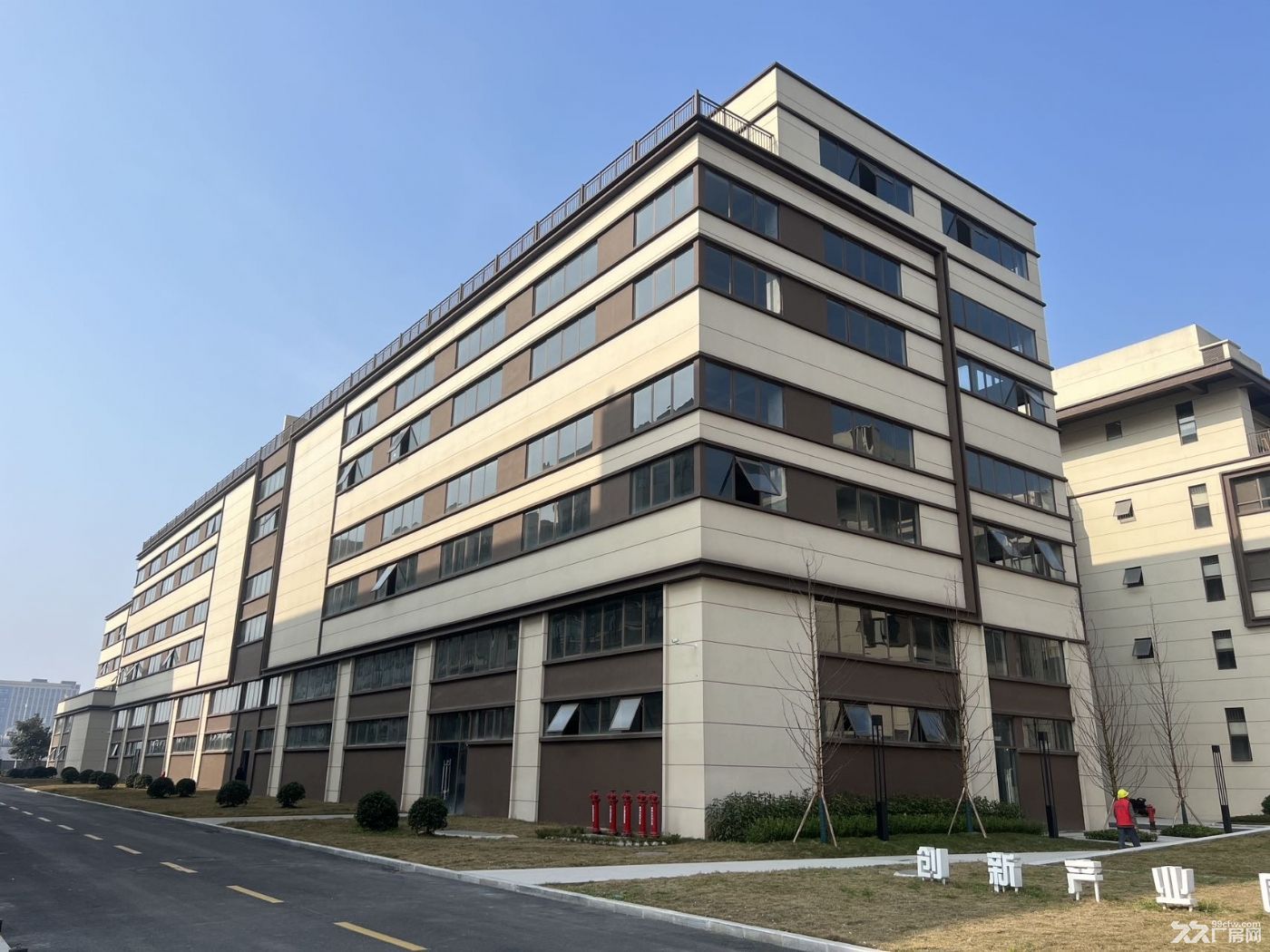 两江核心板块花园独栋厂房买三层送三层 200%得房率