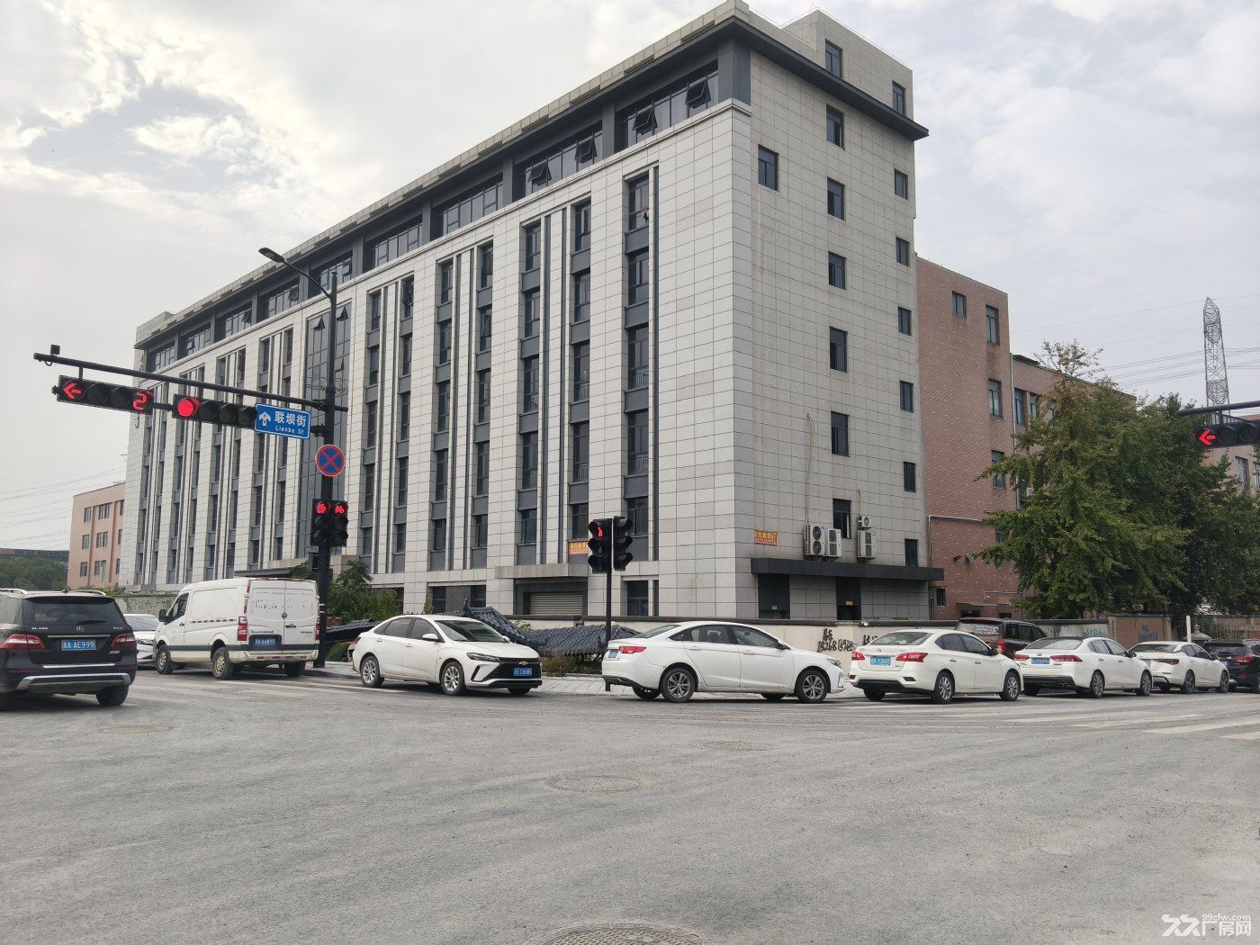余杭仁和工业区13500方厂房出租(可分租) - 2