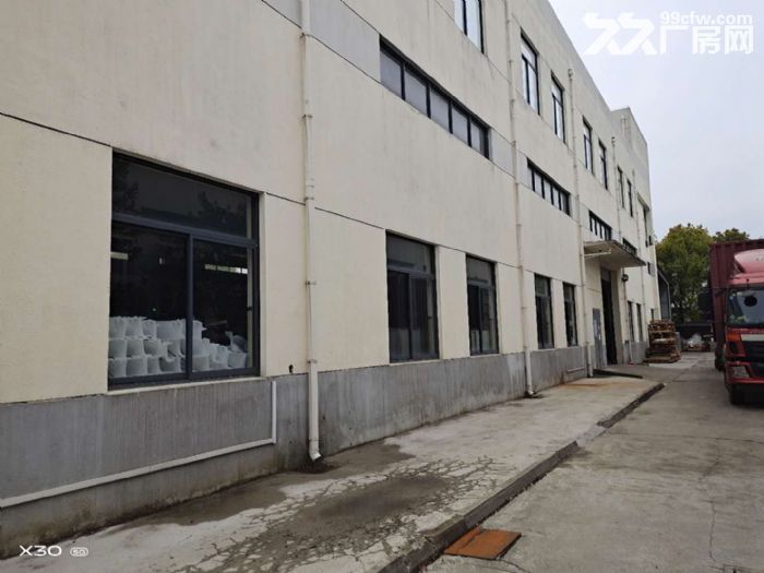 单价26元 唯亭4300平标准厂房 可架行车 精装办公室