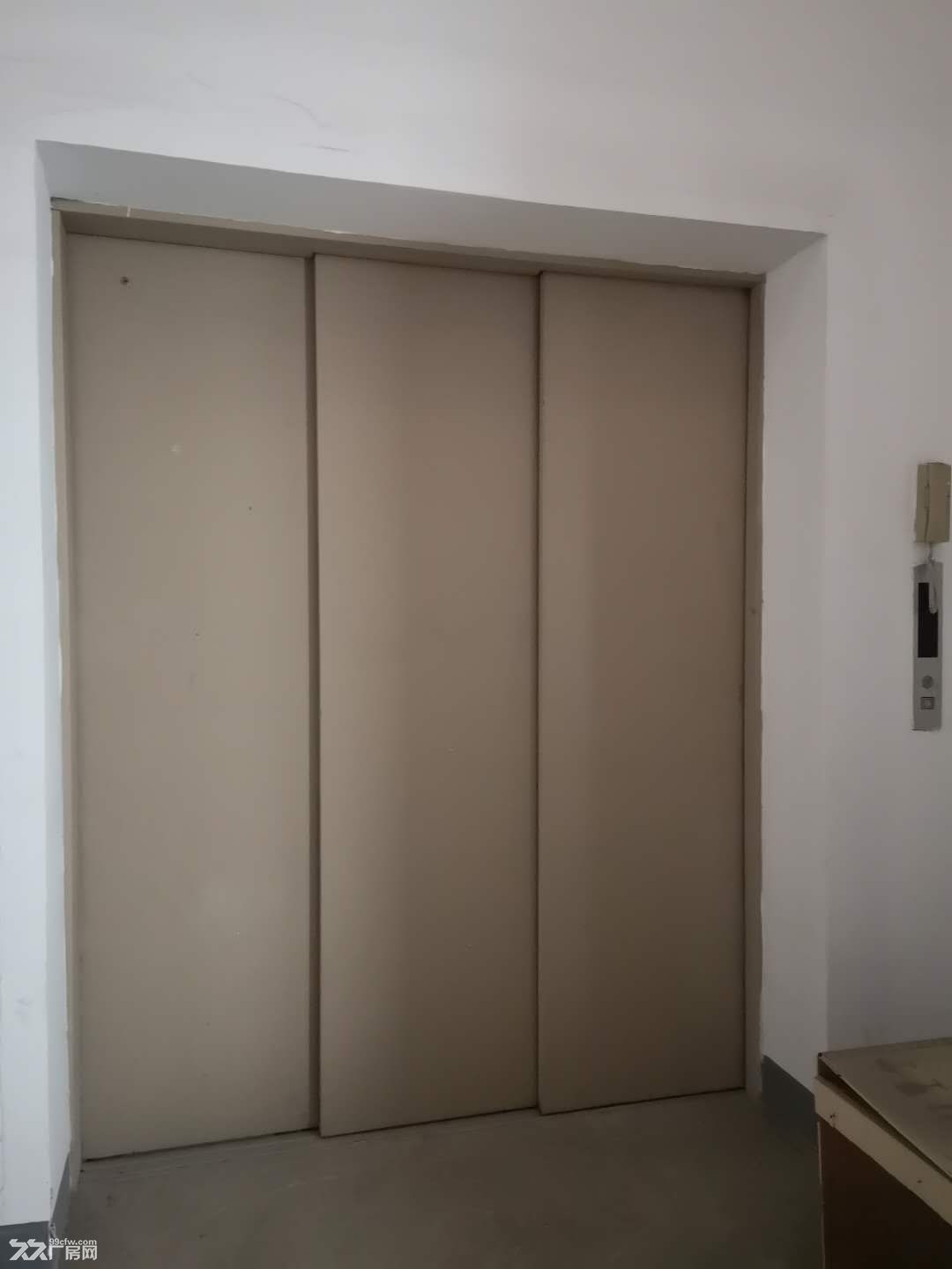 奉贤区独门独院标准104板块厂房,层高6.5米,配电500KVA,可立即投产 - 2